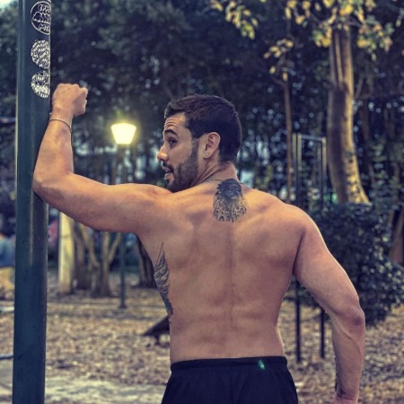 Carlos Speitzer flaunts his tattoo on Instagram.